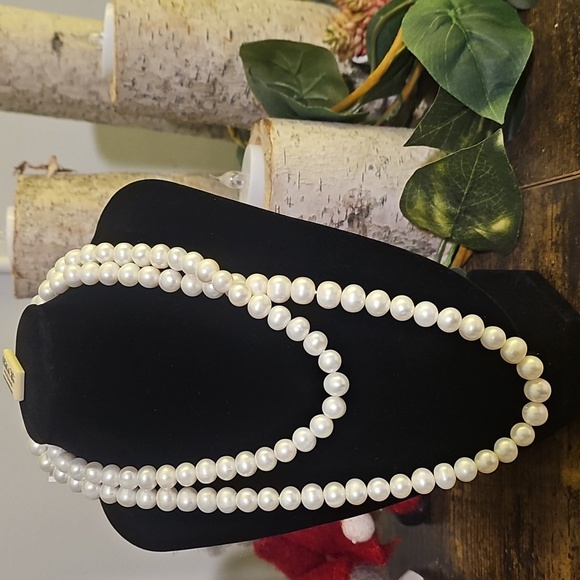 Elegant White Pearl Necklace